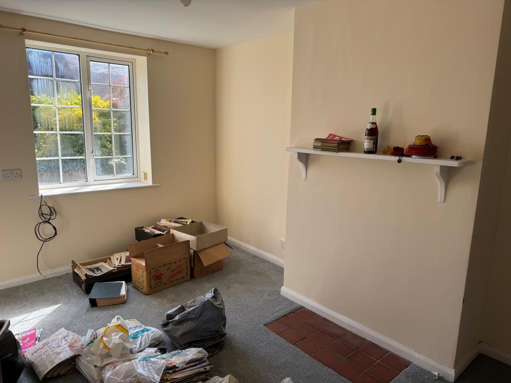 Lot: 71 - FREEHOLD THREE-BEDROOM COTTAGE FOR IMPROVEMENT - The Dining Room